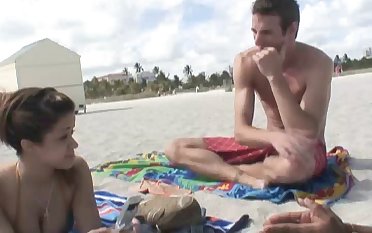 Amazing brunette gets dick in her mouth with transmitted to addition of cunt to hand transmitted to beach